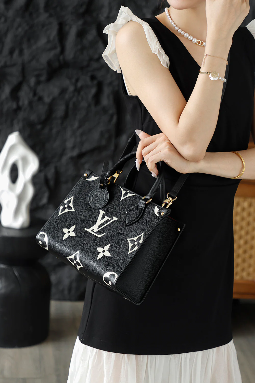 LV-m45659-onthego Маленький - Черно-белый