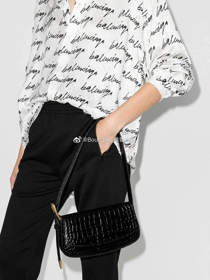 Сумка Balenciaga Ghost Bag - сумка через плечо из коровьей кожи с тиснением под крокодила.