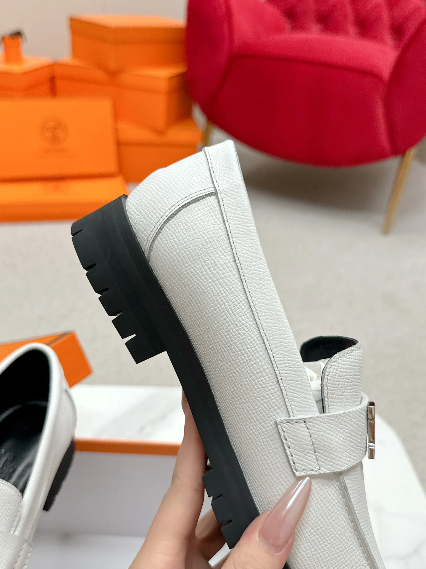 Лоферы Hermes 2024 на низком каблуке - белые