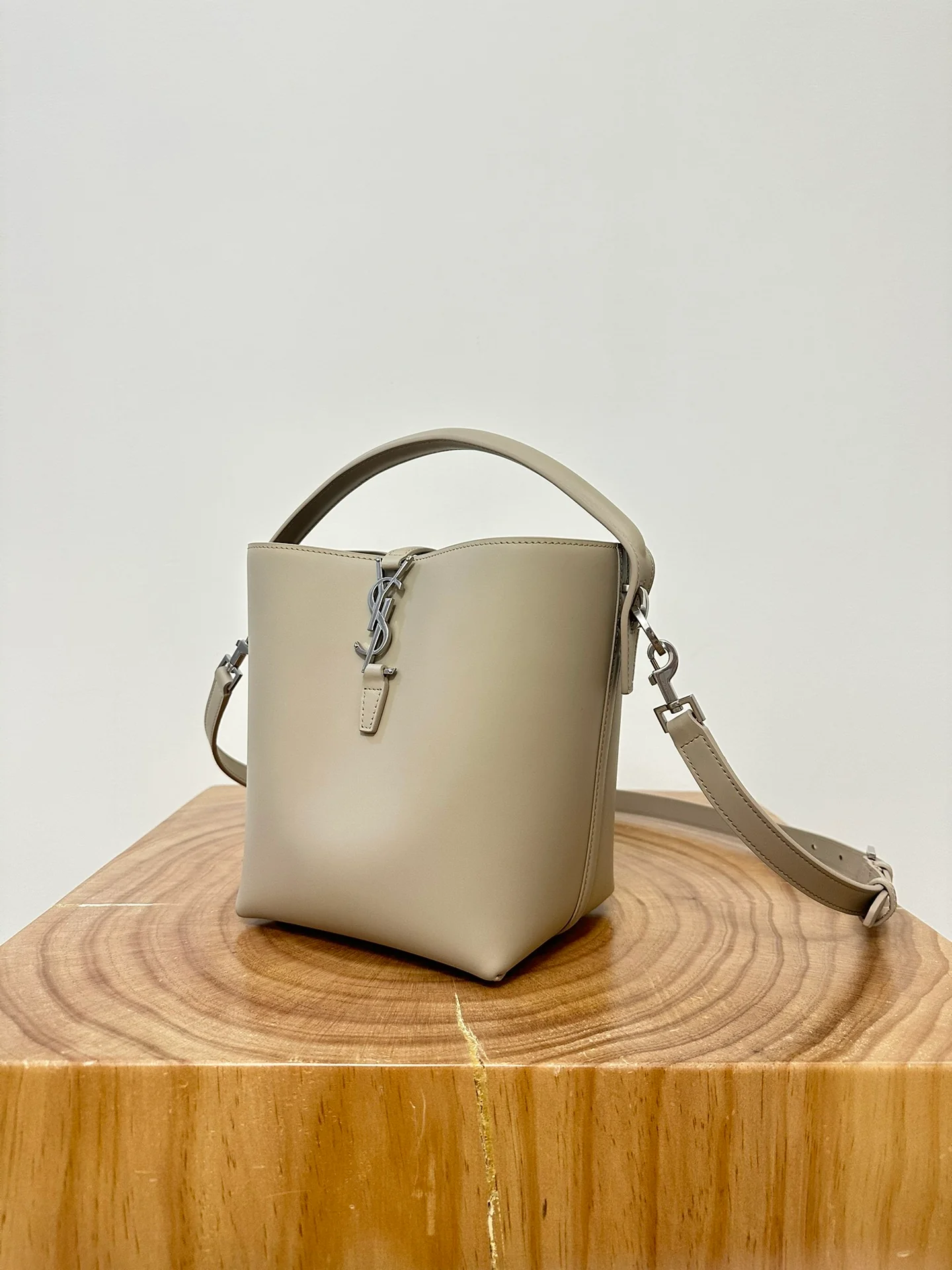 Сумка-ведро YSL Le 37 - Маленькая - Бежево-серый