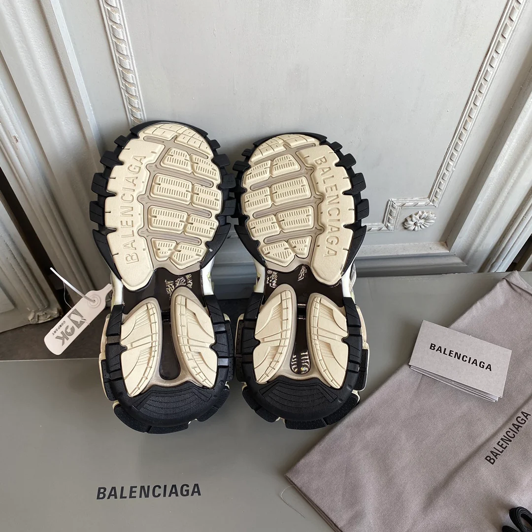 Кроссовки Balenciaga Track 2 Retro Dad Shoes - черно-золотые