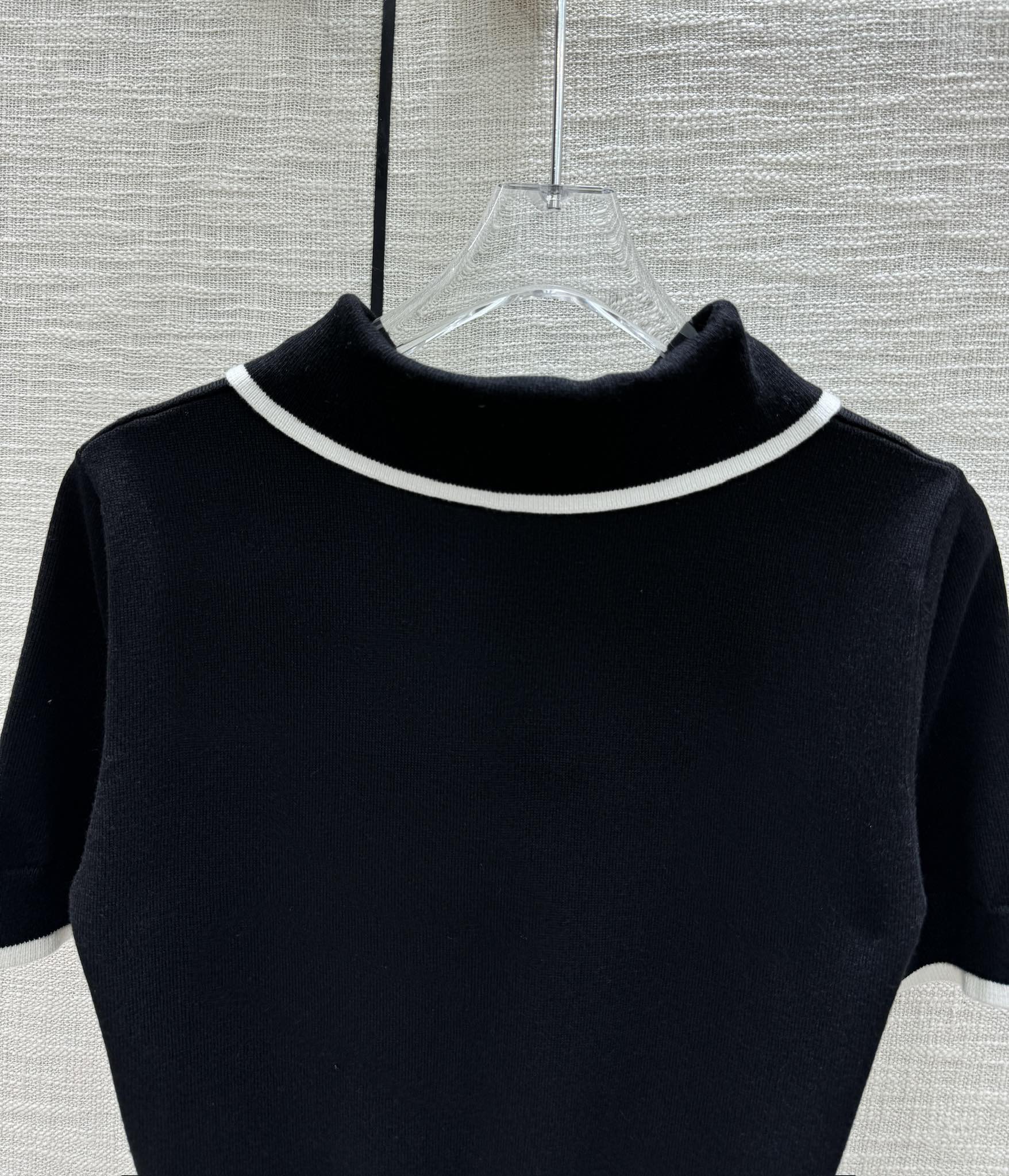 Miu Miu - 2404 - Трикотажная футболка-поло с коротким рукавом и воротником-поло в стиле колор-блок - Черная