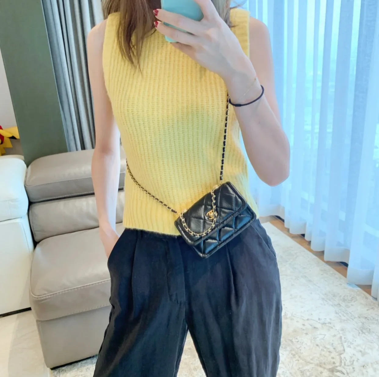 Булочка из тофу с монетой от Chanel