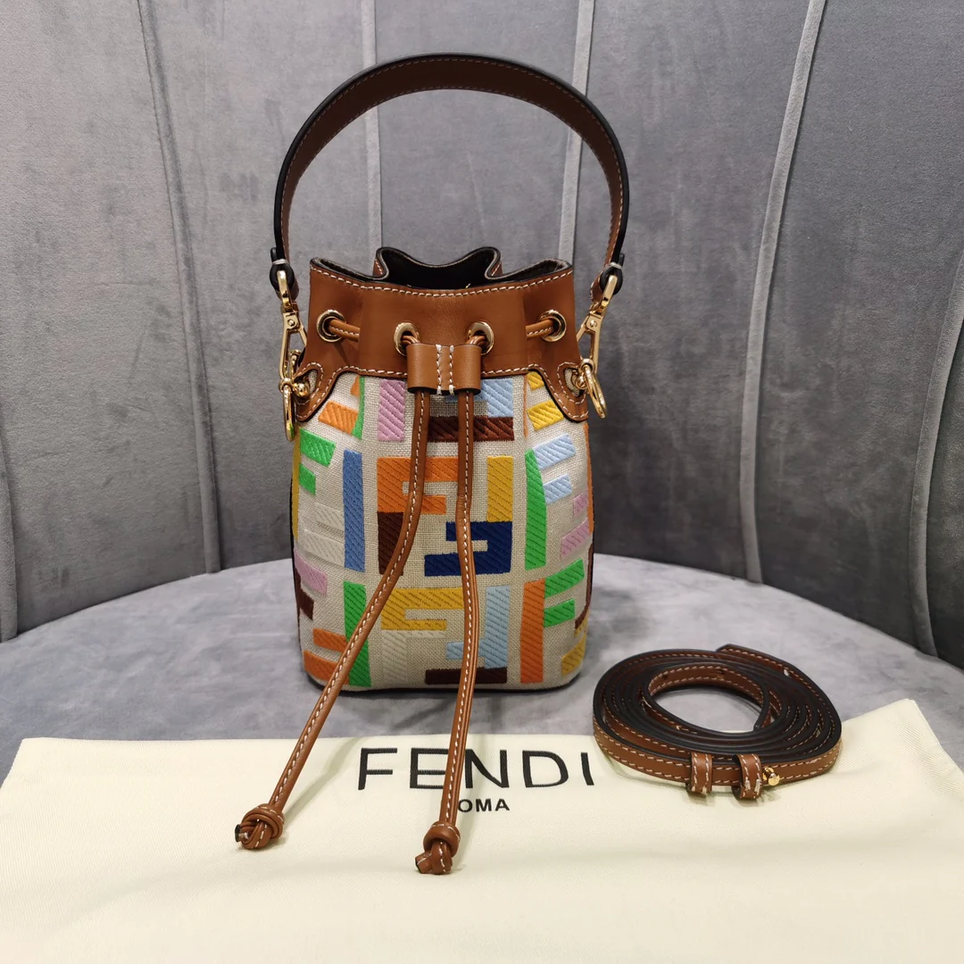 Мини-сумка-ведро Fendi Mon Tresor из радужной канвасной ткани