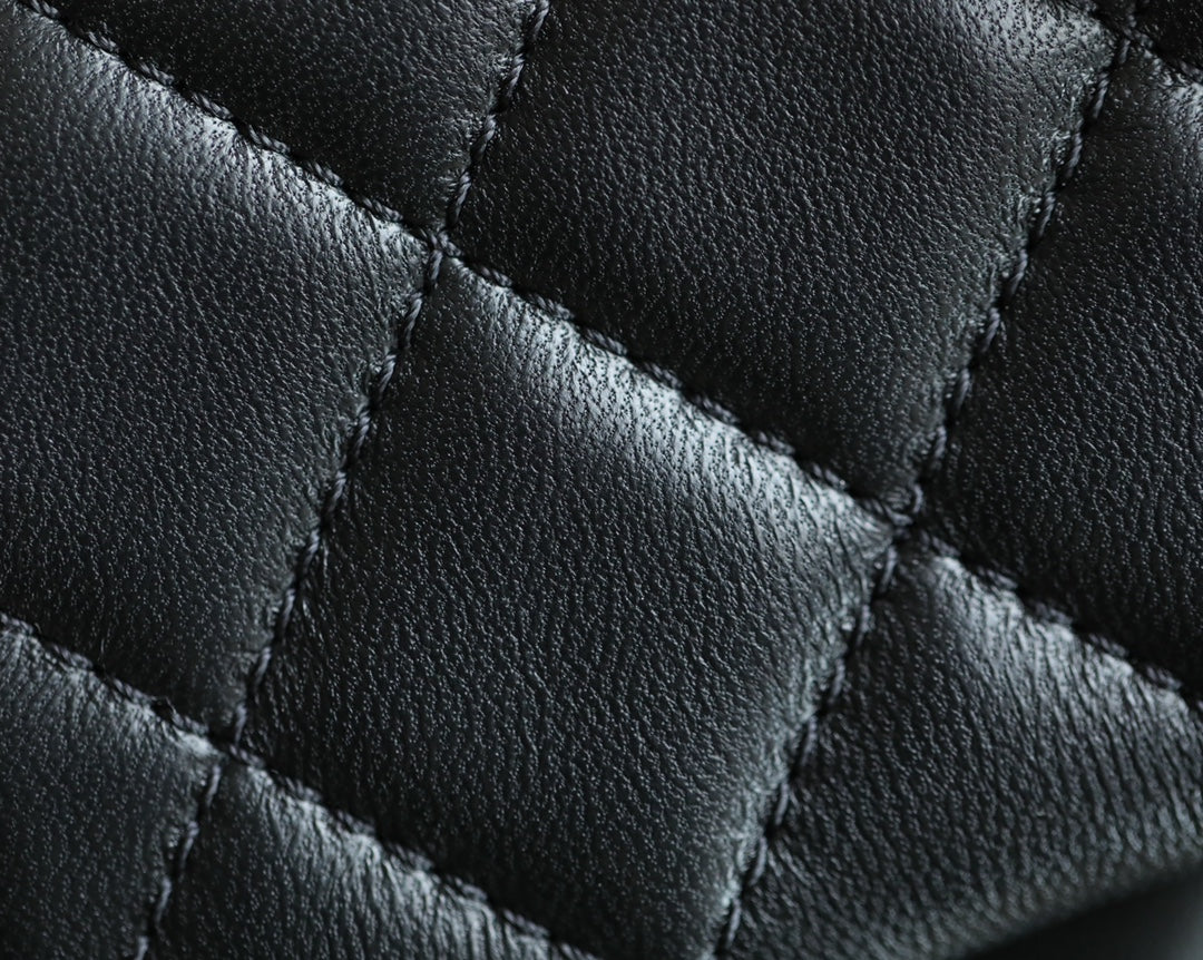 Сумка Chanel CF с клапаном и цепочкой с драгоценным камнем