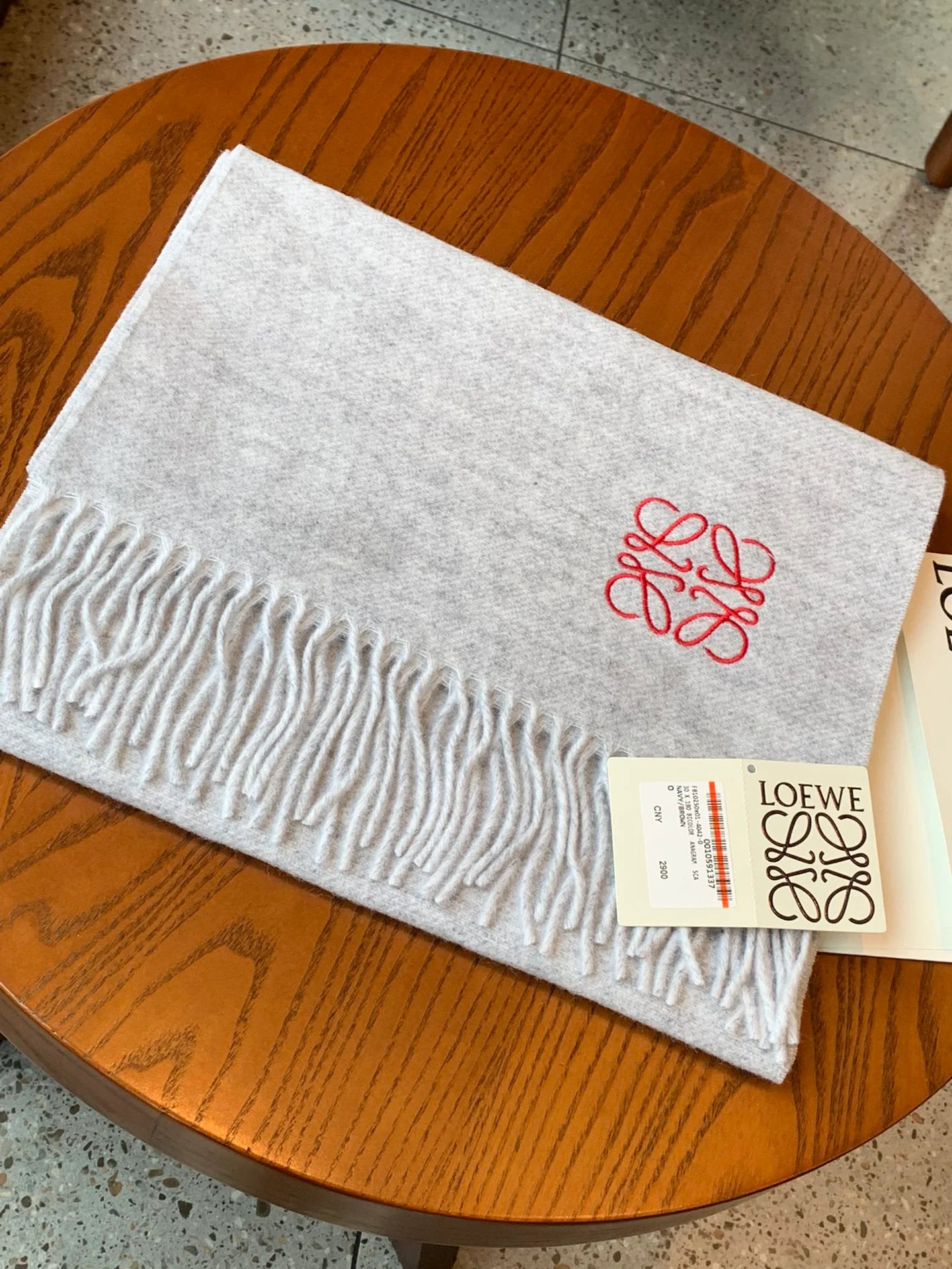 Шарф Lolwei с кисточками, однотонный, 90 г, австралийская шерсть, 10 г, кашемир, серый.