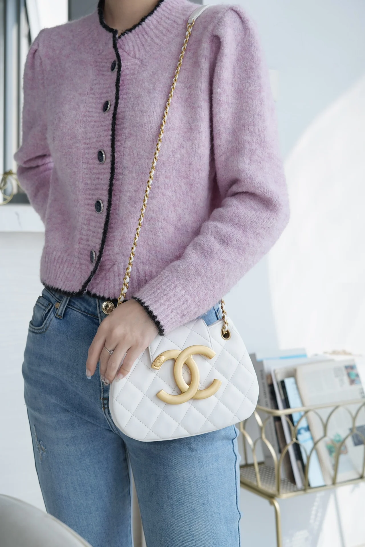 Chanel - Новая большая сумка-мессенджер Double C - Белая