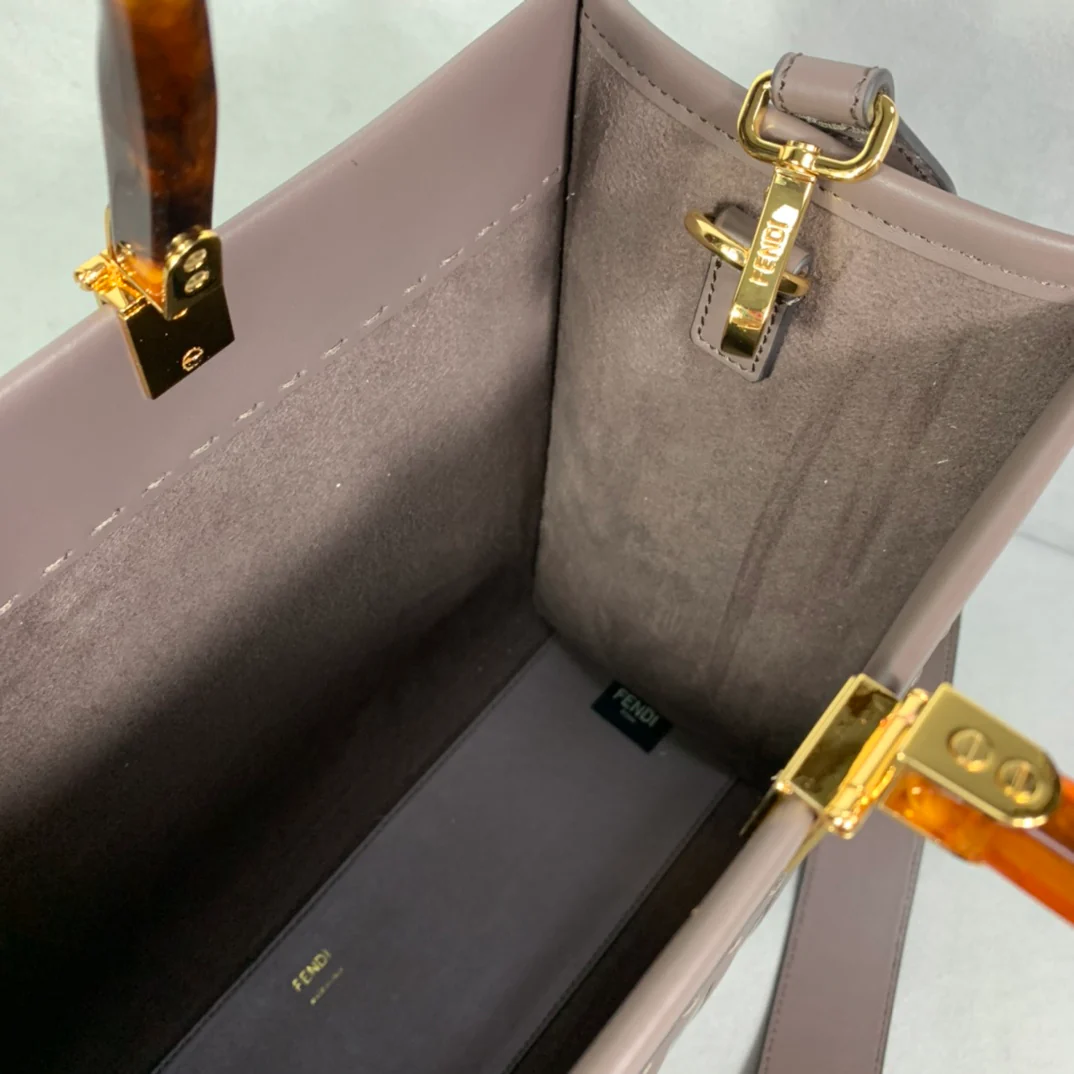 Сумка Fendi Sunshine Medium из коричнево-серой кожи.
