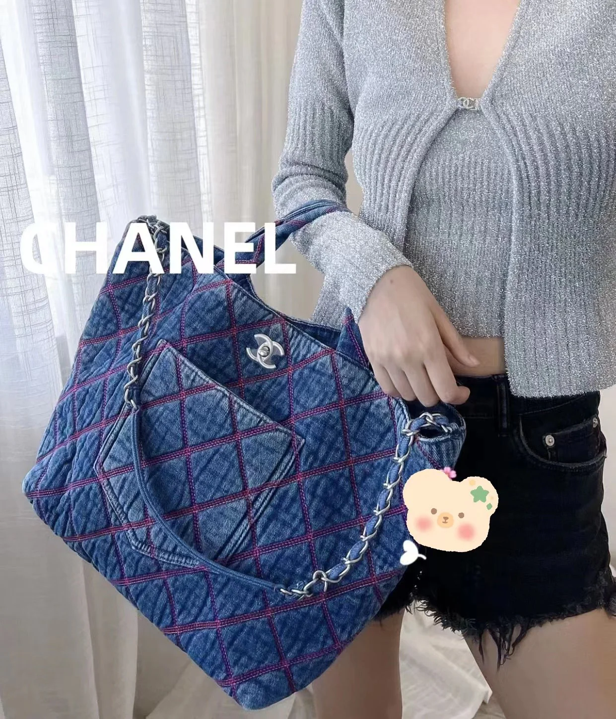 Коллекция Chanel 2022 Métiers d'Art - Пляжная коллекция, джинсовая сумка-шоппер