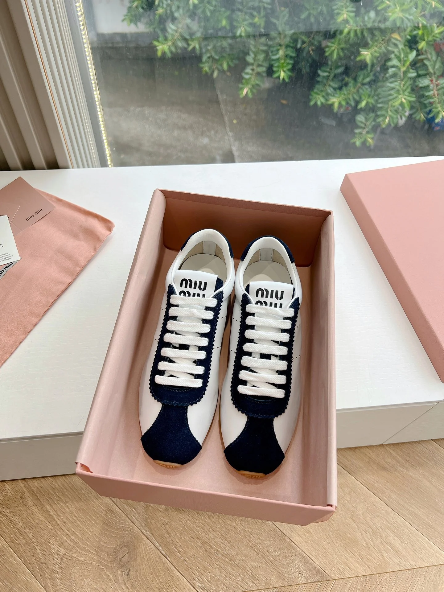 Повседневные туфли Miu Miu 2024 - черные