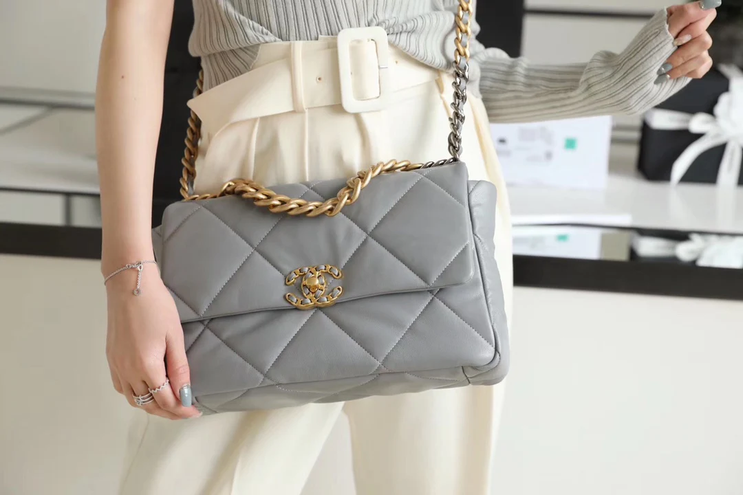 Сумка Chanel 19 — средне-серый