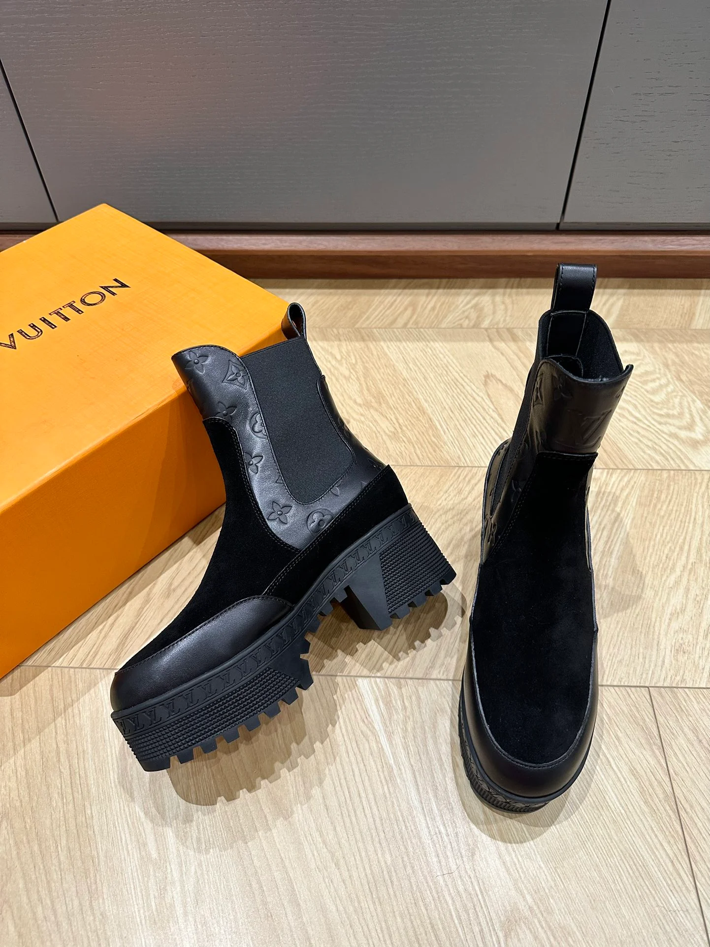 Ботинки Dr. Martens на платформе LV-2024, черные, 1 шт.