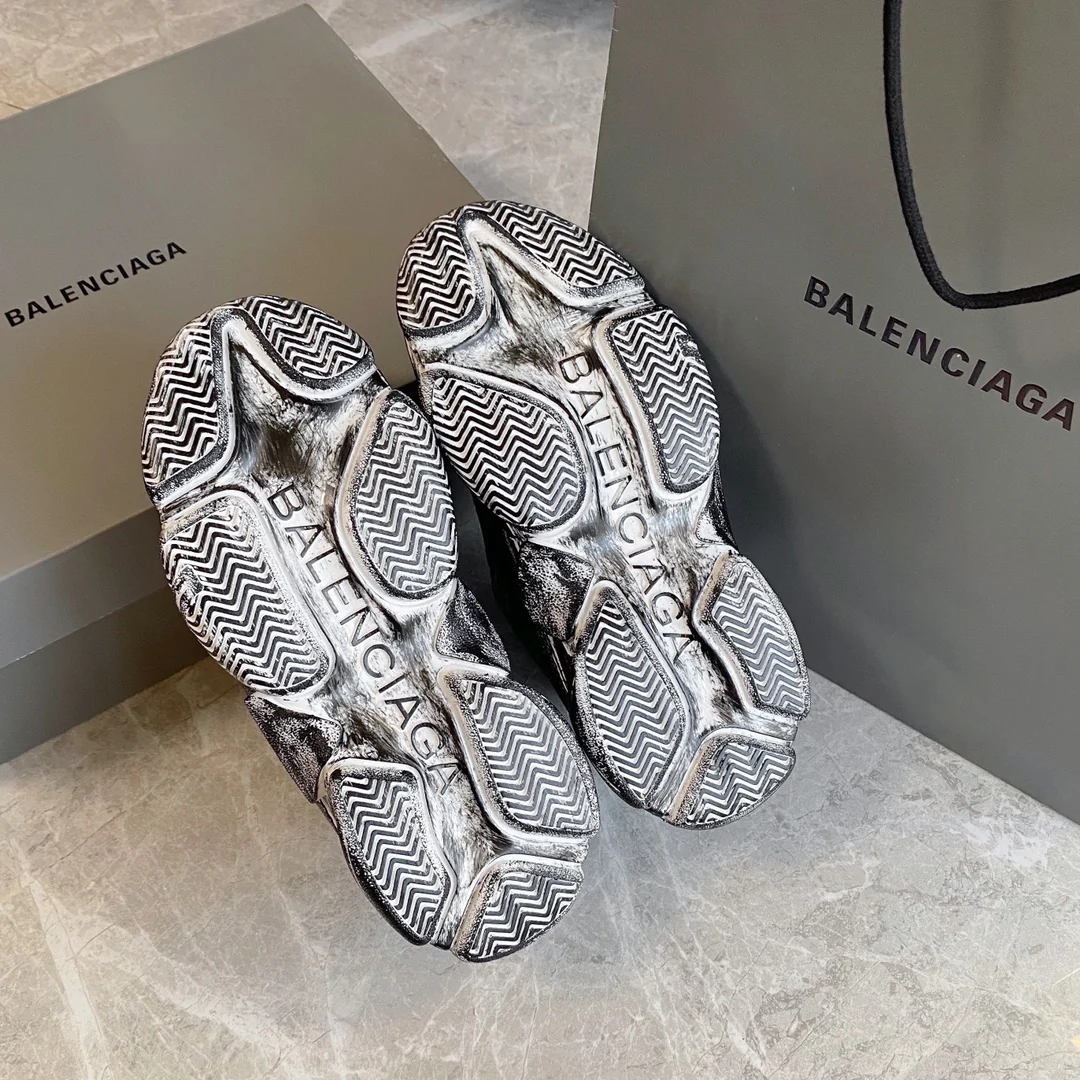 Кроссовки Balenciaga Triples на платформе, рваные джинсы, массивные кроссовки, черные.