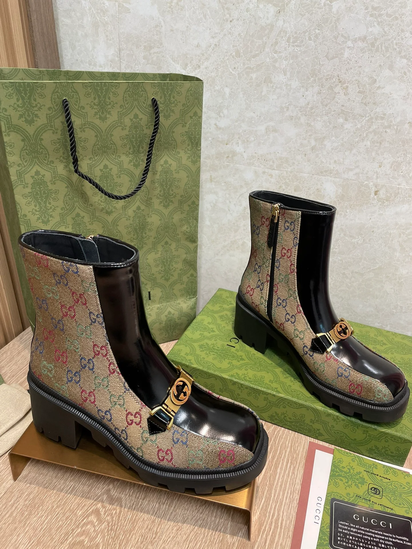 Туфли/ботильоны на платформе с монограммой Gucci - изображение из коллекции