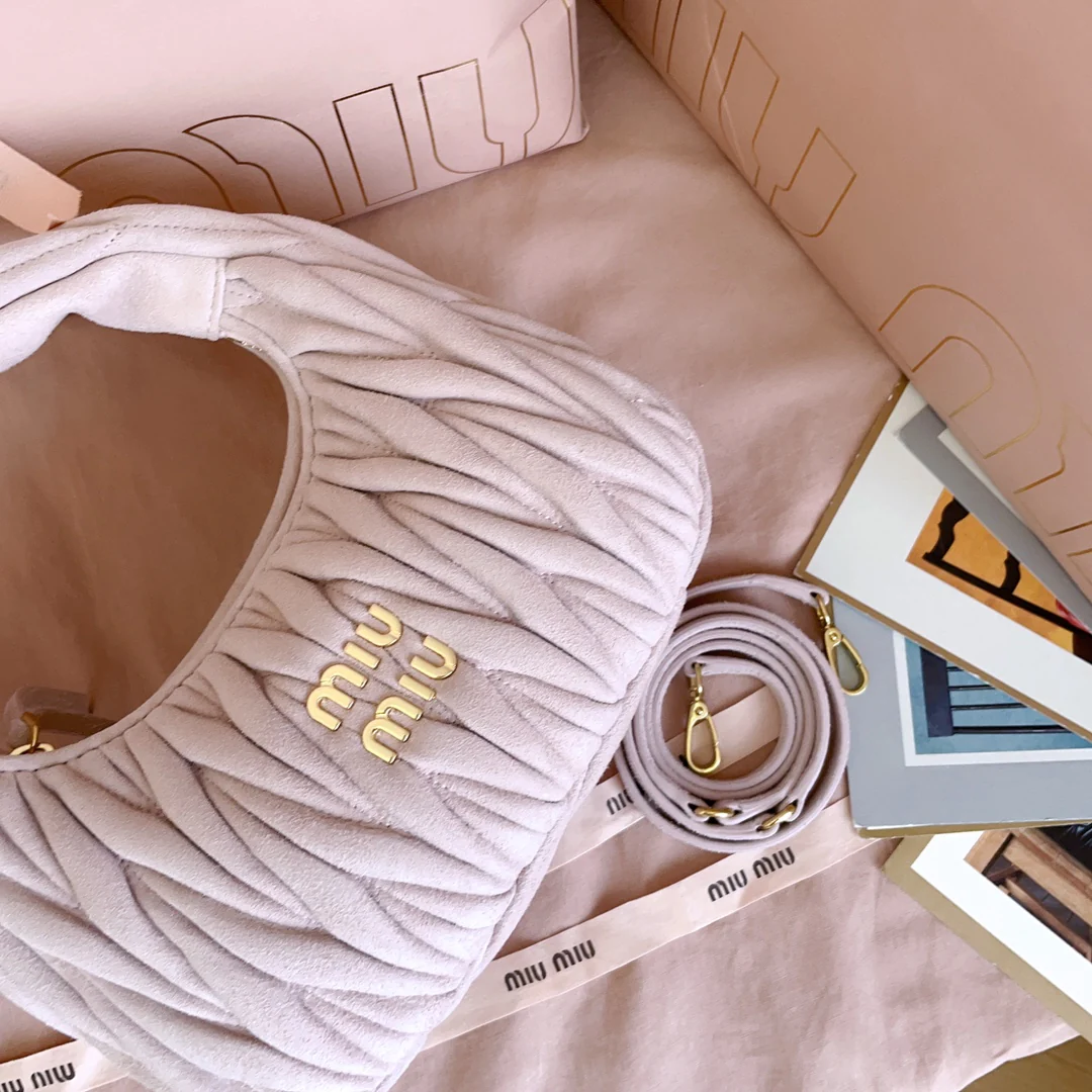 Розовая замшевая сумка Miu Miu 5bc125 miuwander