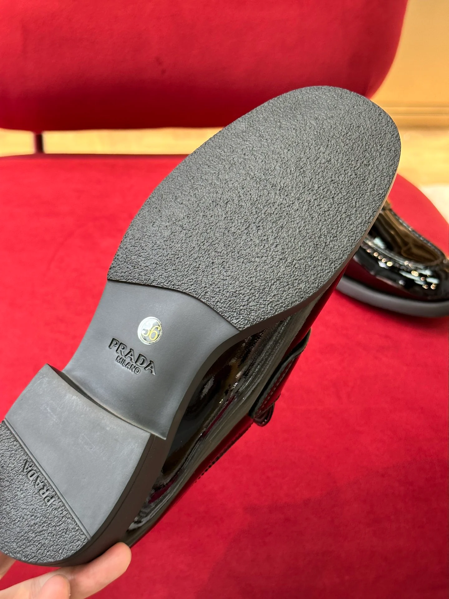 Кожаные лоферы Prada 2024 - черные