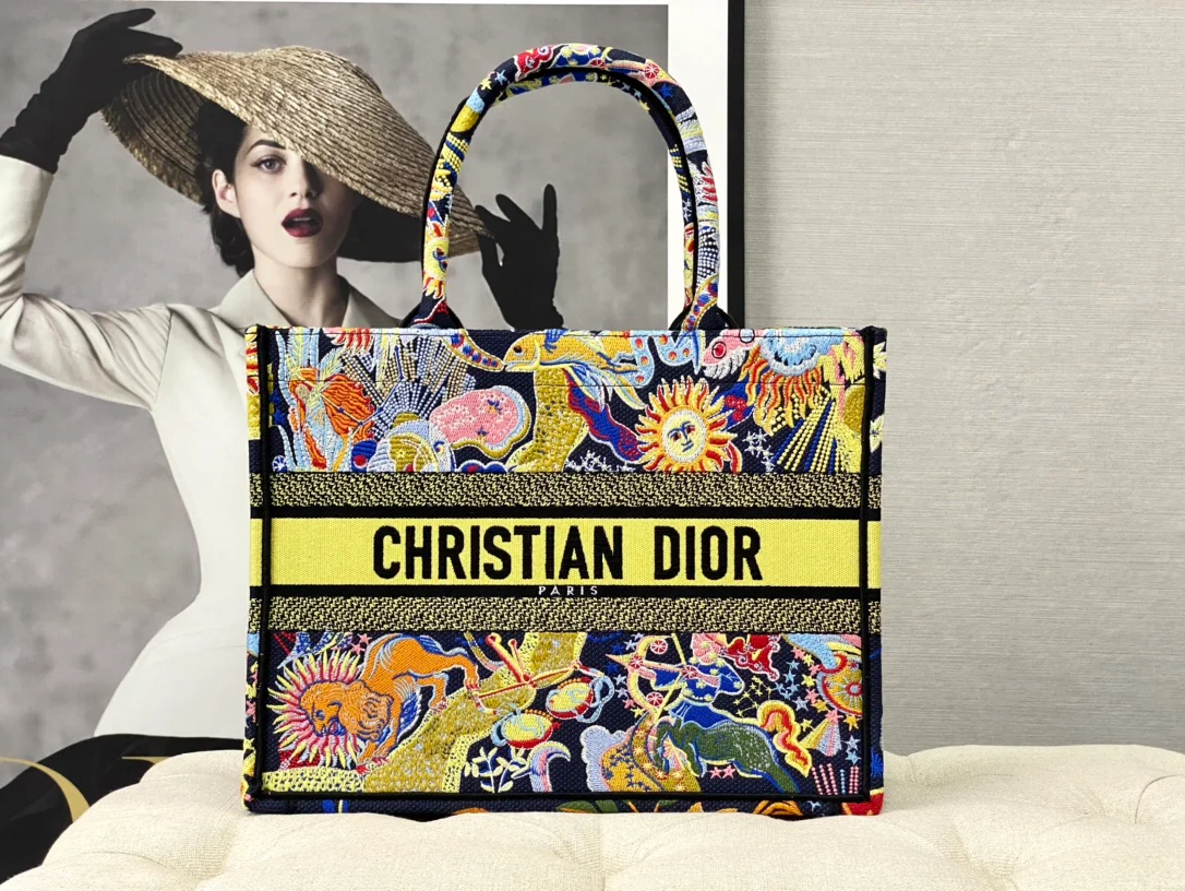 Сумка Dior Booktote с вышивкой, черная, с рисунком ?Созвездие? — 37x30x16 см.