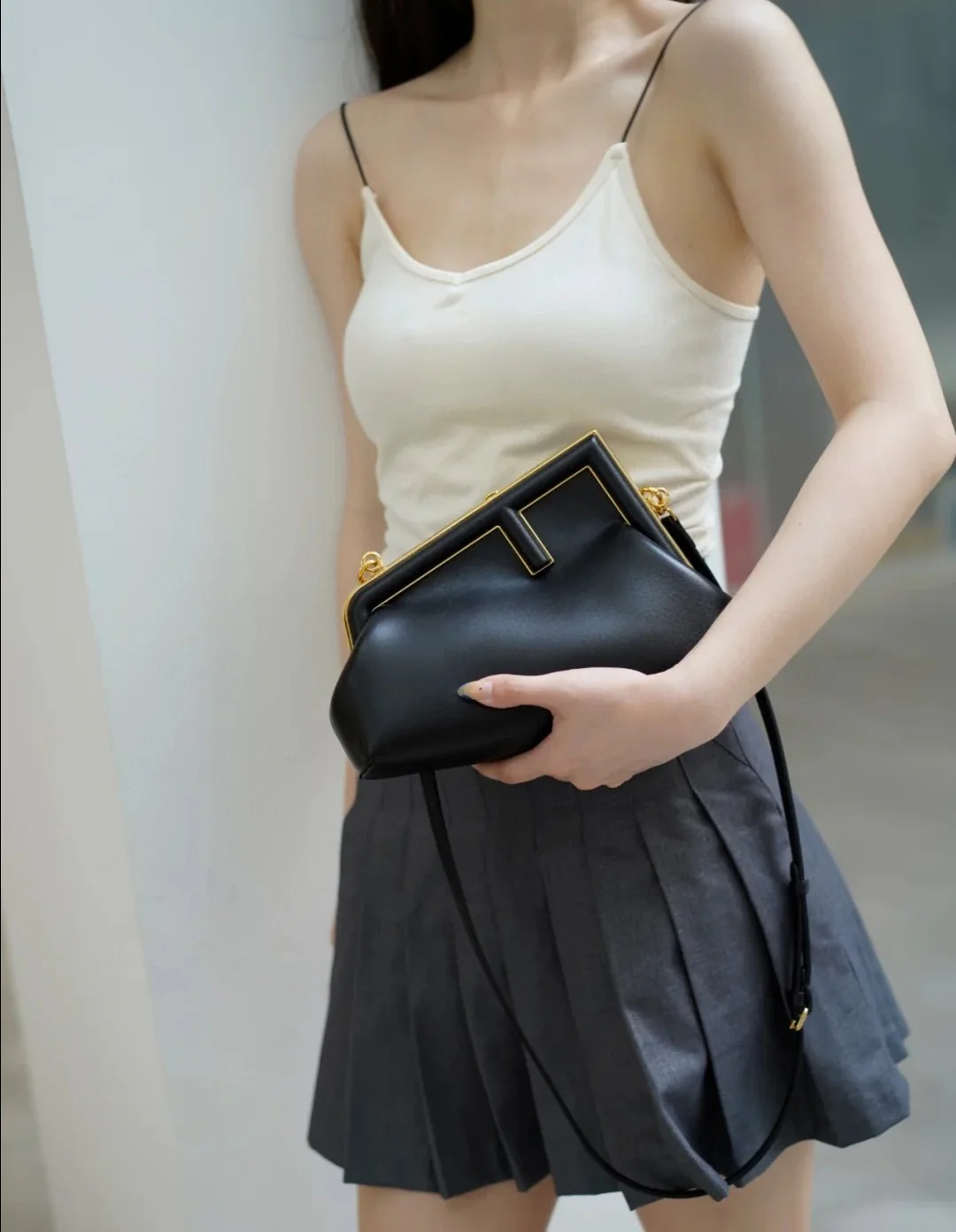 Черная кожаная сумка Fendi First - 1