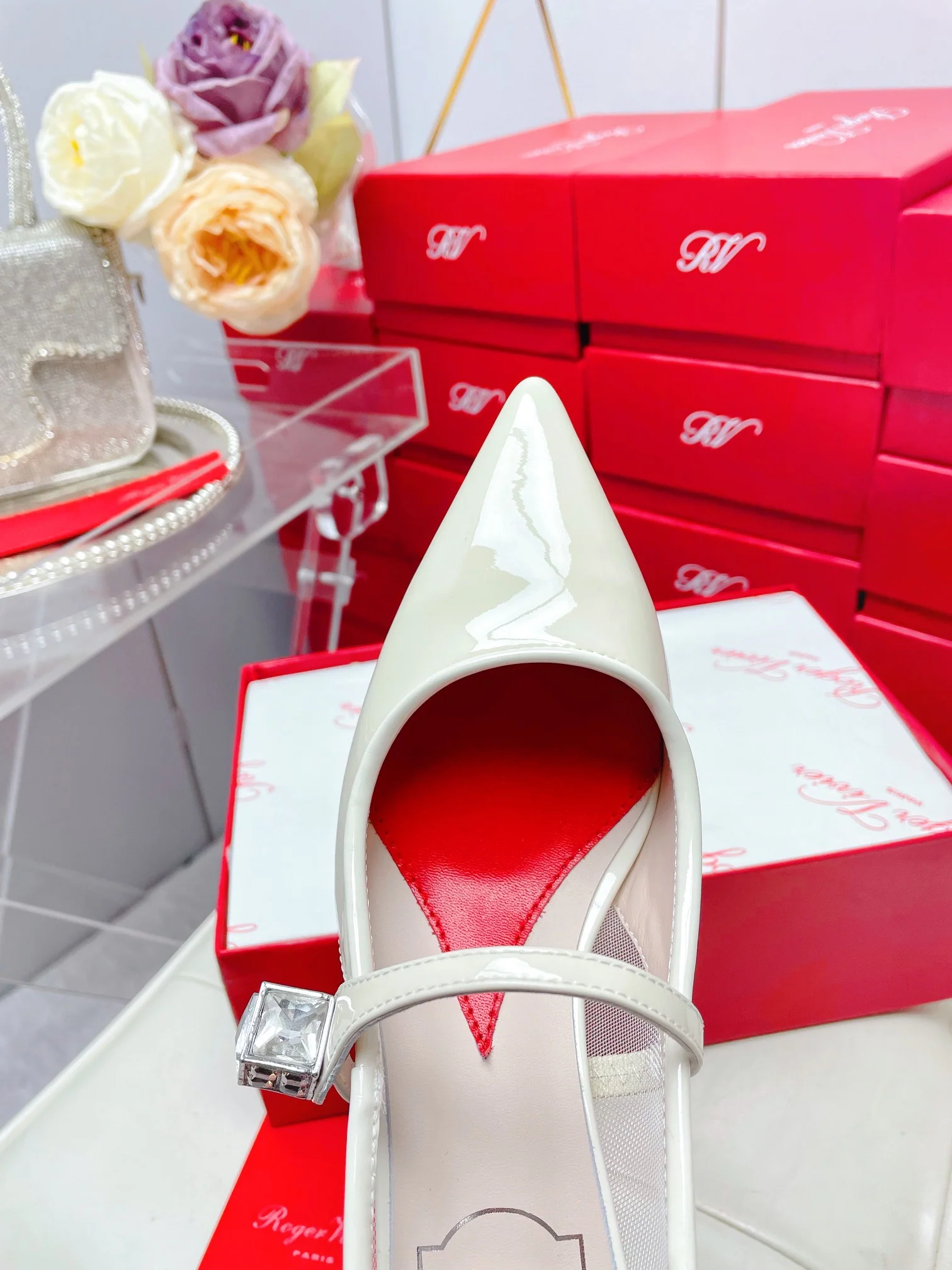 Обувь RV Shoes - Новинка ранней весны 2023 года - Туфли на каблуке ?Мэри Джейн? с острым носком - Бежевые