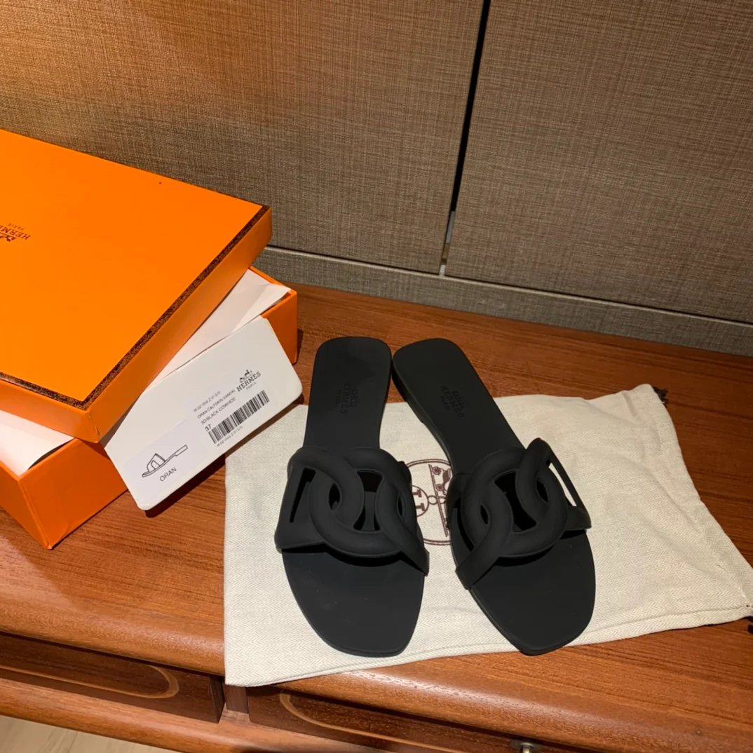 Новые тапочки Hermes-aloha в форме свиного носа