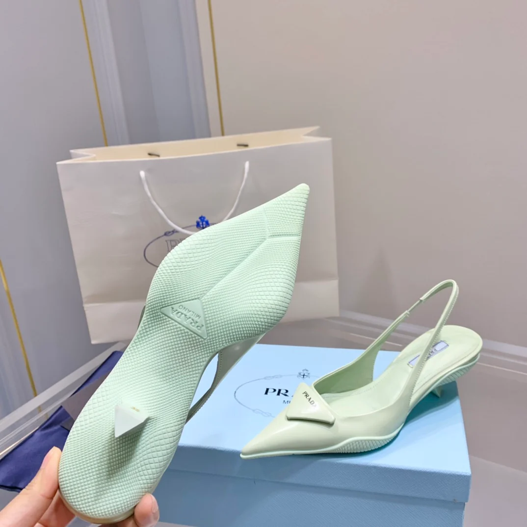 Prada - Зеленые туфли на низком каблуке