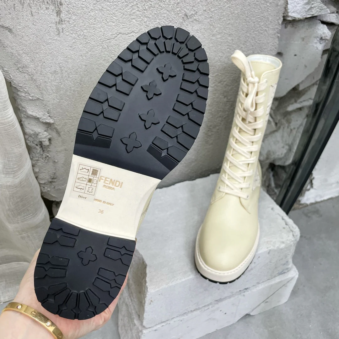 Fendi - Высокие сапоги на шнуровке - Белые