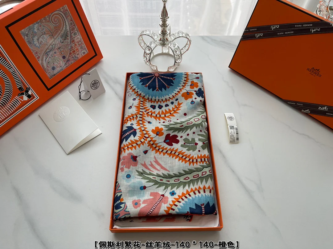 Шелковый кашемировый платок Hermes с цветочным принтом ?пейсли?, 140 г.