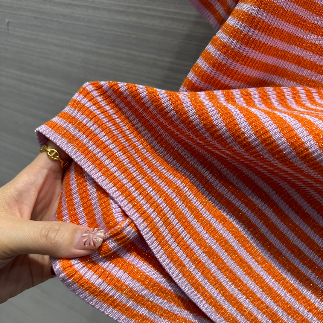 Chanel 2403 - Вязаный топ в лососевую полоску с золотой нитью