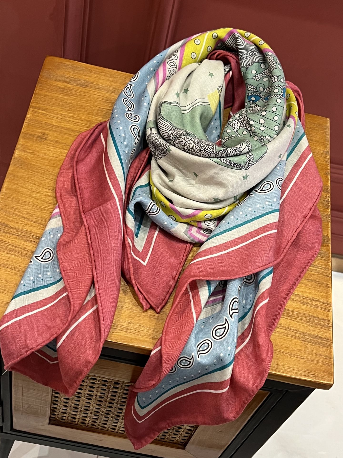 Элегантное двустороннее седло Hermes - 140 см - Шелк-кашемир - Красное