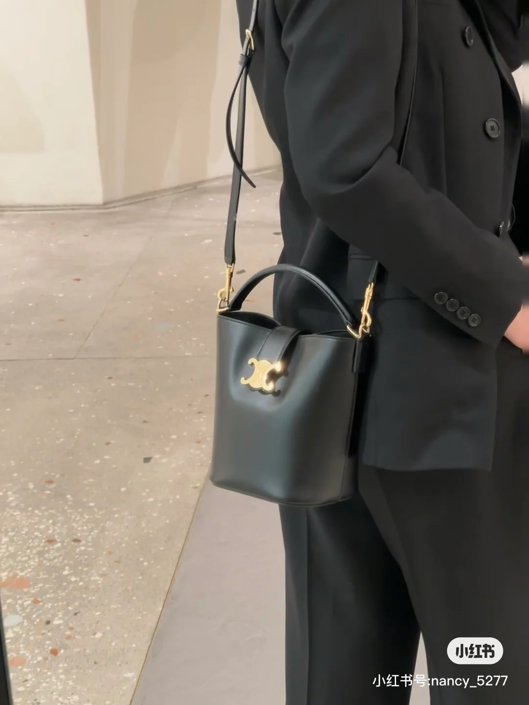 Сумка-ведро Celine Triomphe - Мини - Черная