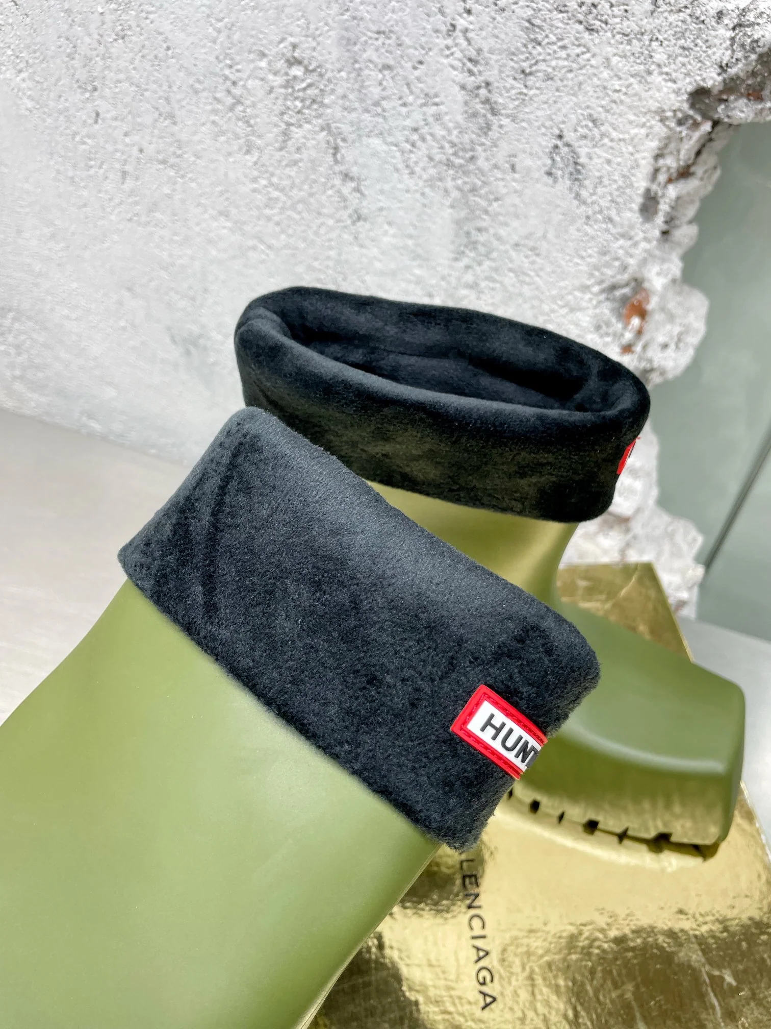 Сотрудничество Balenciaga и Hunter — суперпопулярные парижские резиновые сапоги.