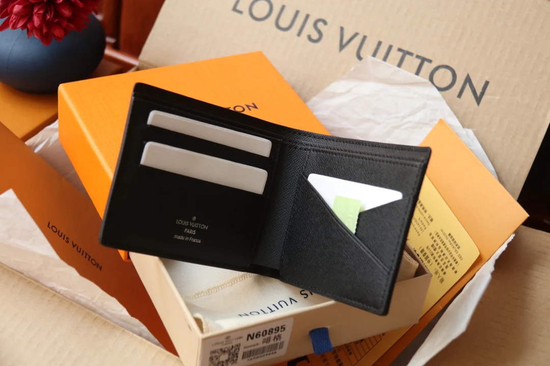 LV-m60895-Короткий кошелек с несколькими отделениями, черный с монограммой