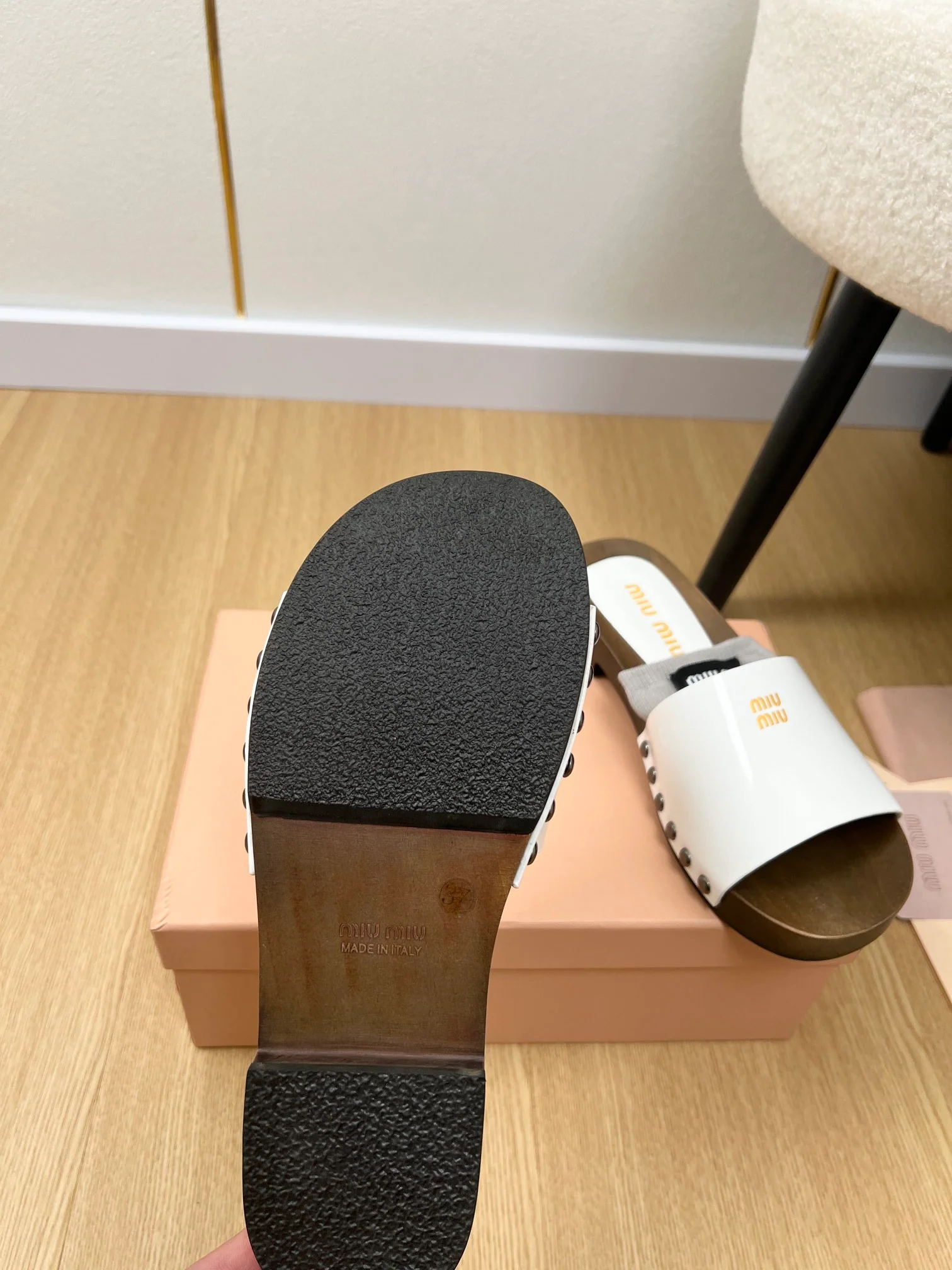 Деревянные тапочки Miu Miu 2024 - Белые - 1