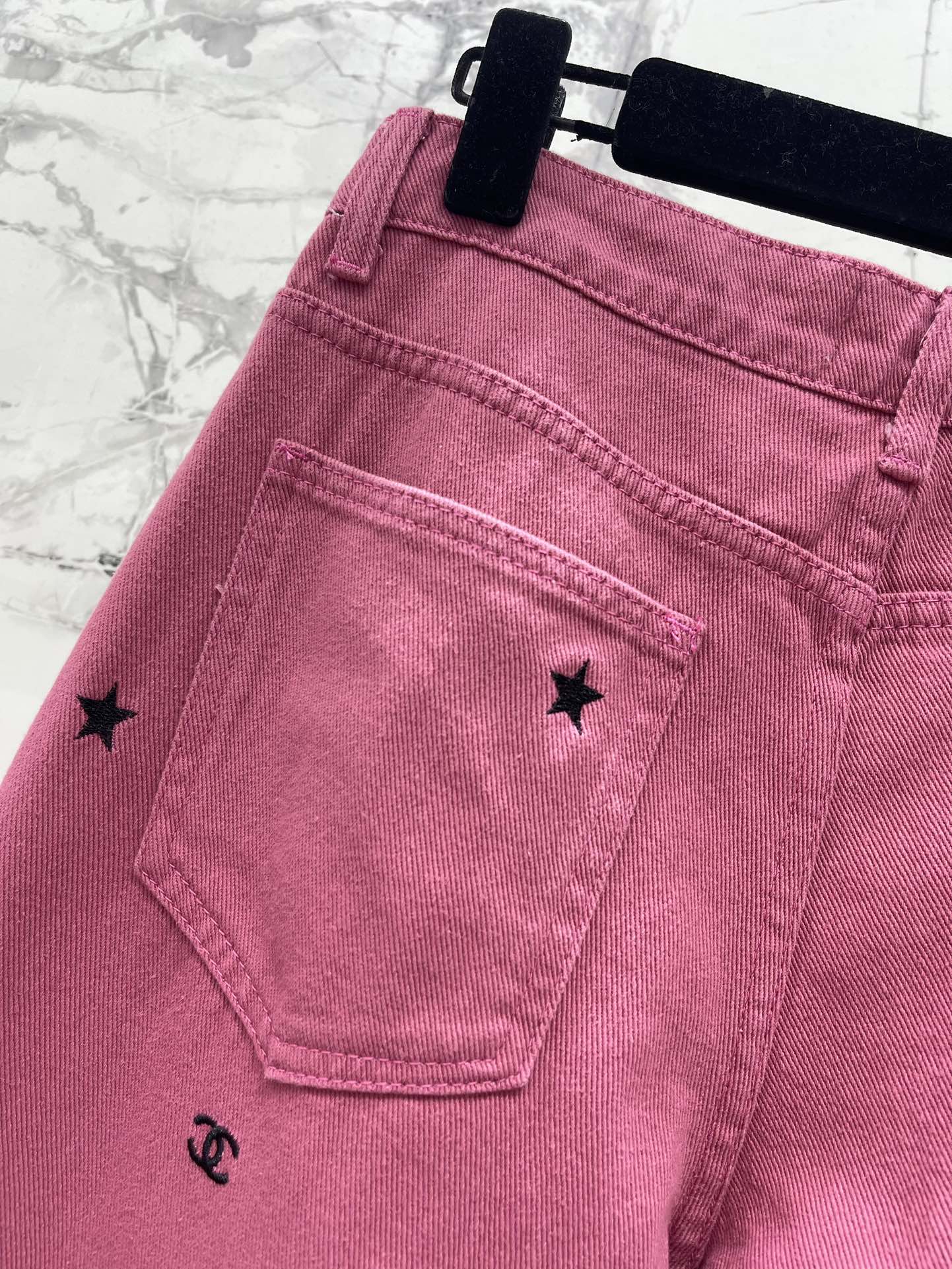 Джинсы прямого кроя Chanel 2403 со звездным узором