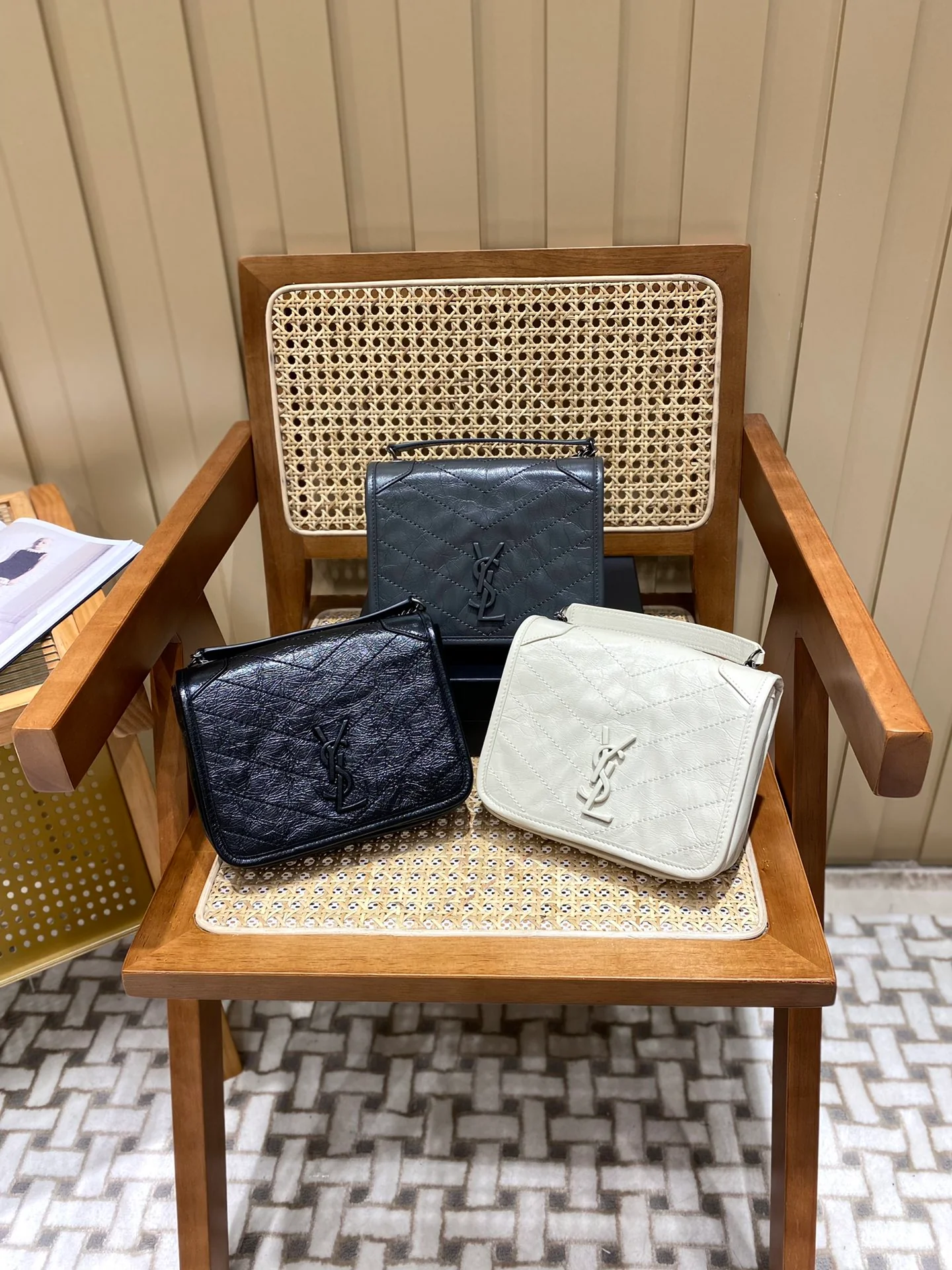 Маленькая сумка через плечо YSL-niki-Chain - изображение из коллекции