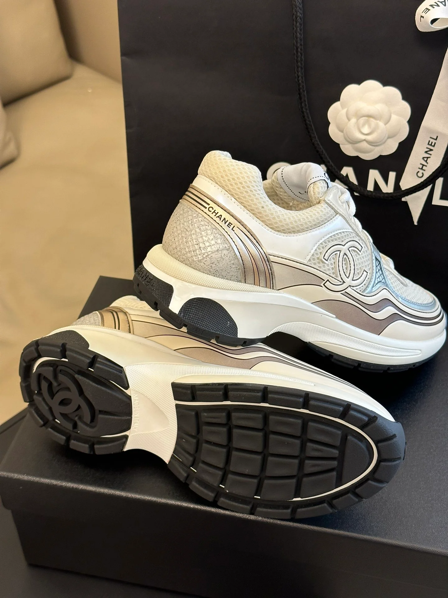 Новинка сезона осень/зима 2023 от Chanel - Кроссовки - Улучшенная версия - Золотистые и серебряные