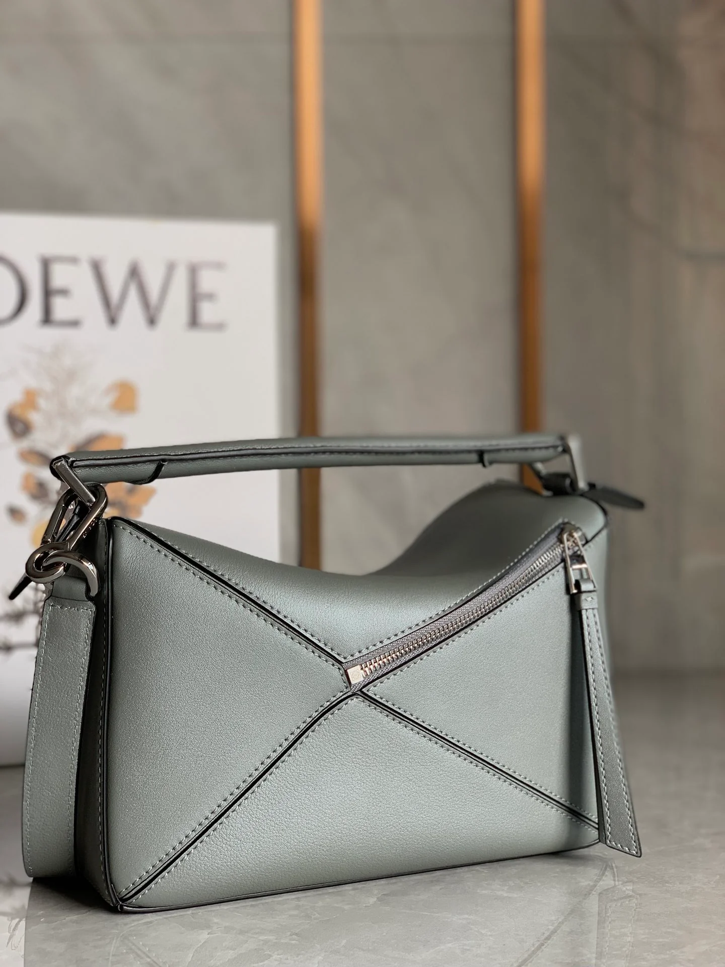 Сумка-головоломка Loewe из телячьей кожи