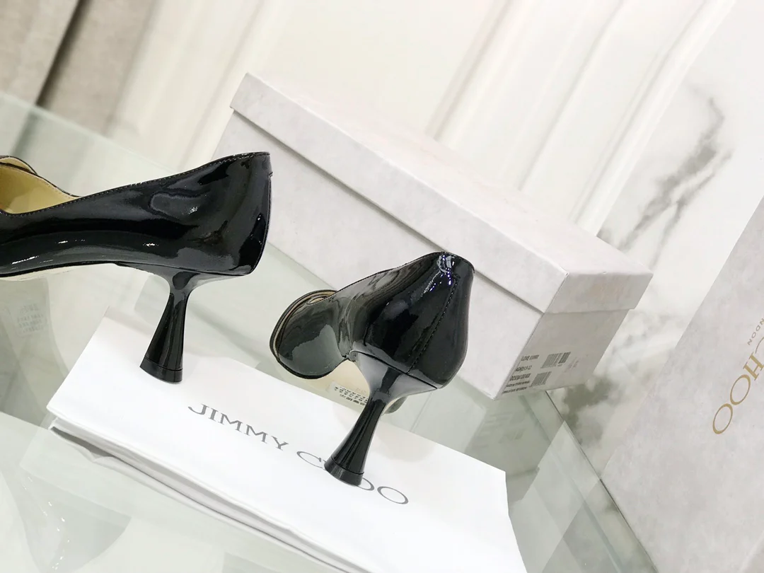 Туфли на высоком каблуке с острым носком и пряжкой от Jimmy Pearl