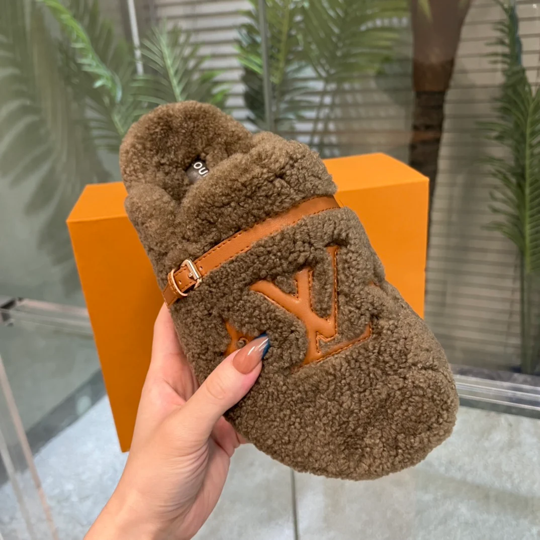 Новинка ранней весны 2022 года - Меховые полутапочки - Коричневые