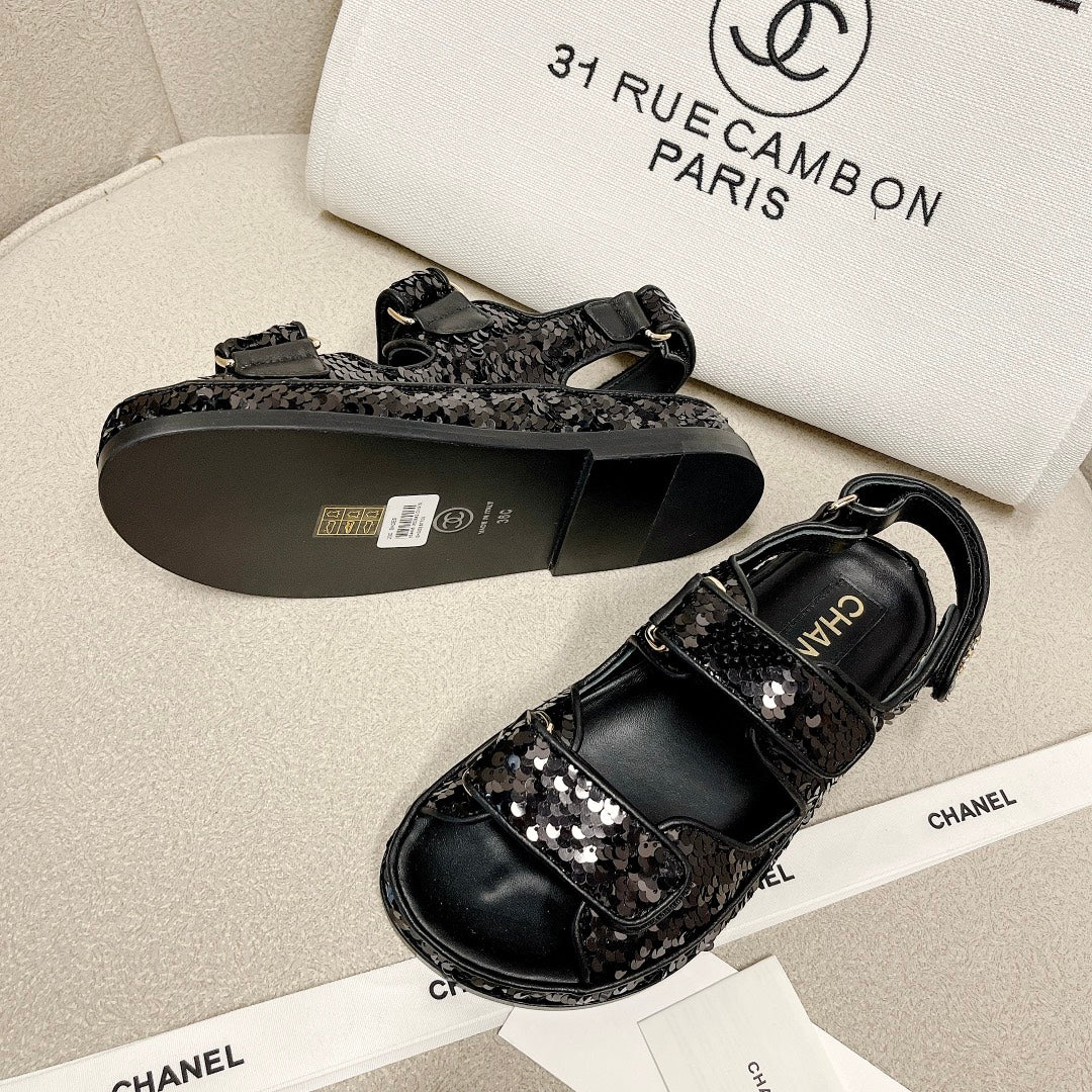 Chanel - Черные сандалии с пайетками