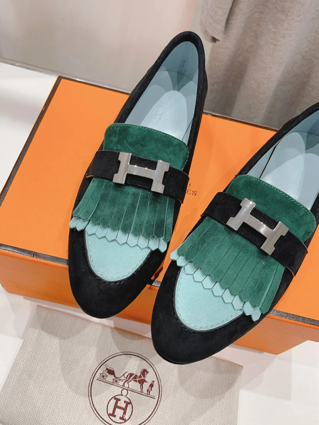 Новые лоферы Hermes Kelly 2023 года - зеленые