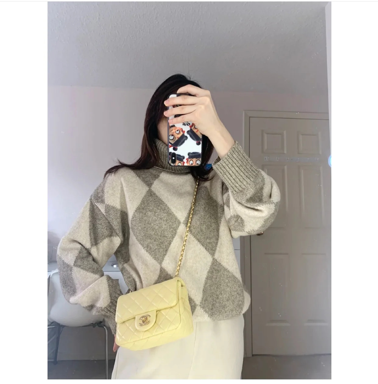 Chanel - Квадратная сумка Gold Globe - Мини-сумочка в форме куриного желтка