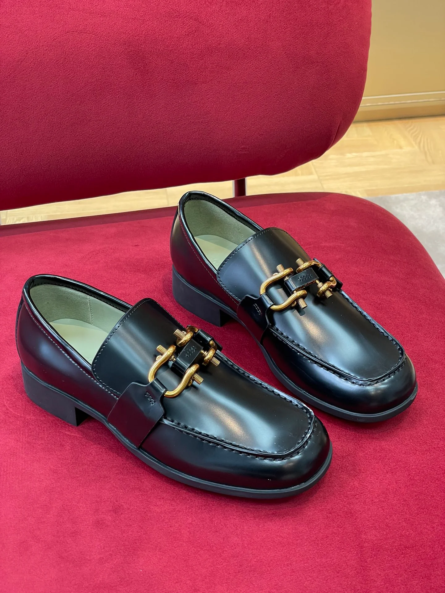 Лоферы BV из телячьей кожи, коллекция осень/зима 2022 — размеры 35-42