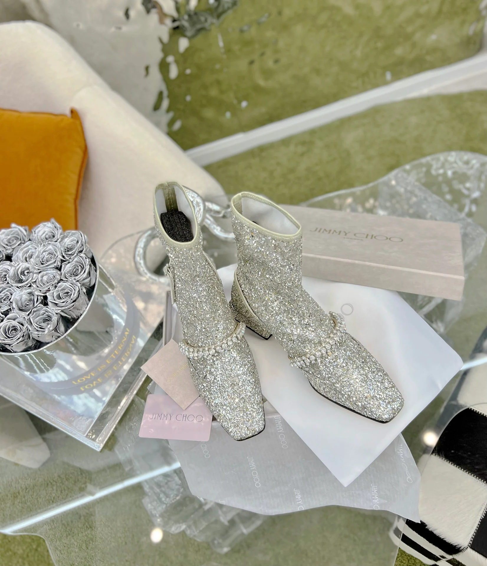 Jimmy - Новинка сезона весна/лето 2022 - Ботильоны на резинке со стразами - 1