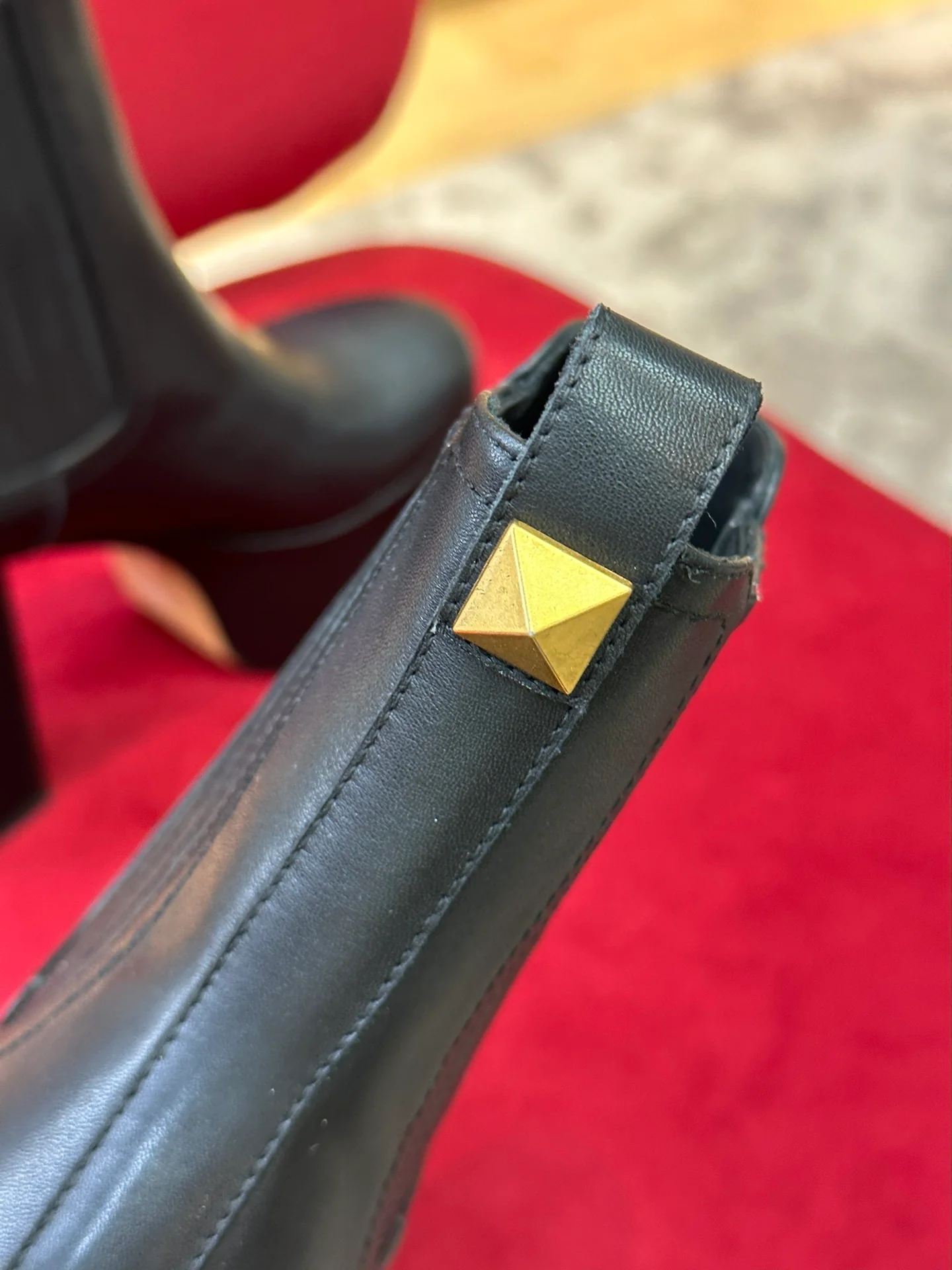 Новинка сезона осень/зима 2022 от Valentino - Ботильоны на высоком каблуке - Черные