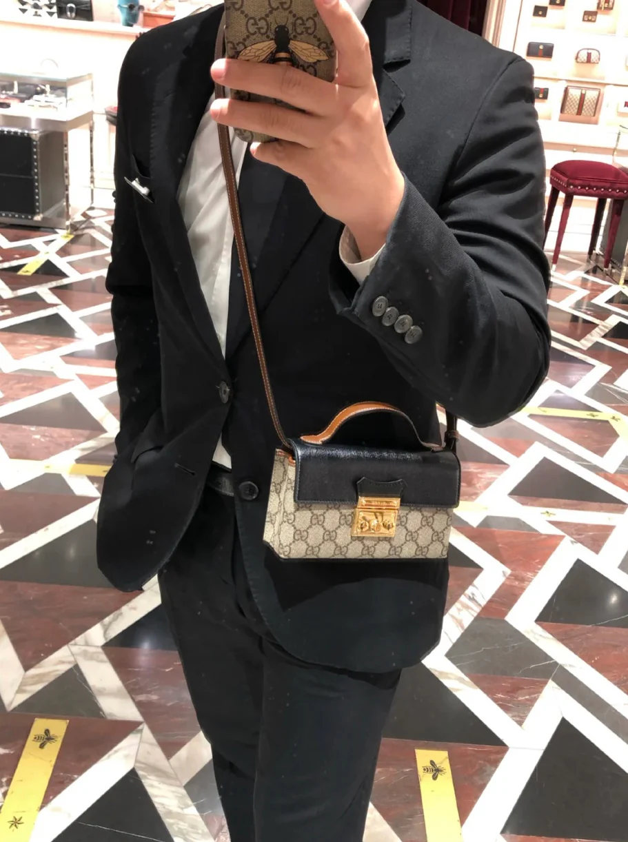 Маленькая квадратная сумка Gucci с замком