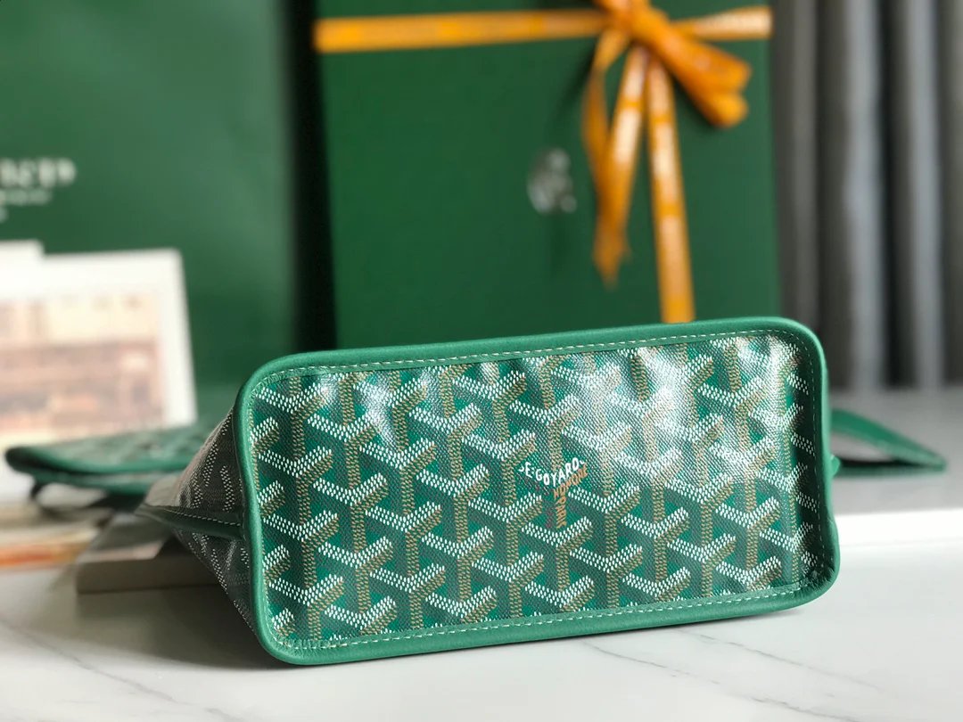 Двусторонняя сумка Goyard из телячьей кожи с узором - зеленая.