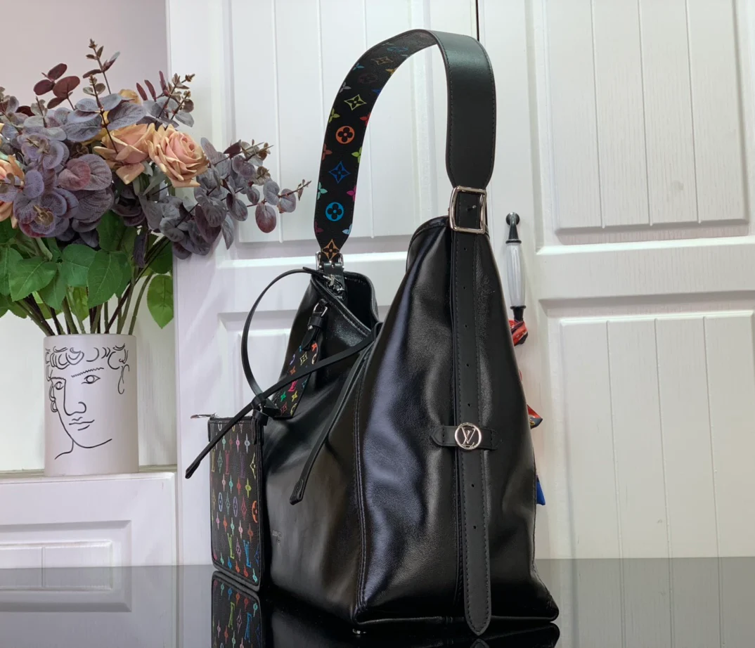 Сумка LV Carryall из темной овечьей кожи, средний размер - черная