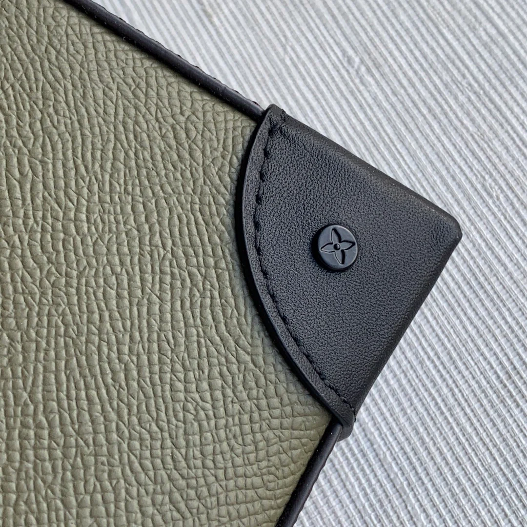 Клатч Pochette Voyage Steamer LV M30583 — темно-зеленый