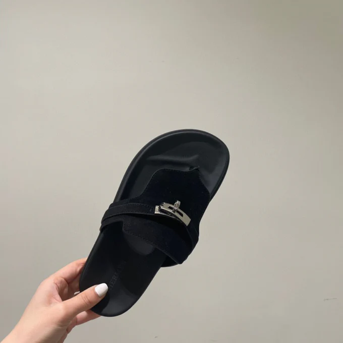 Тапочки Hermes — унисекс.